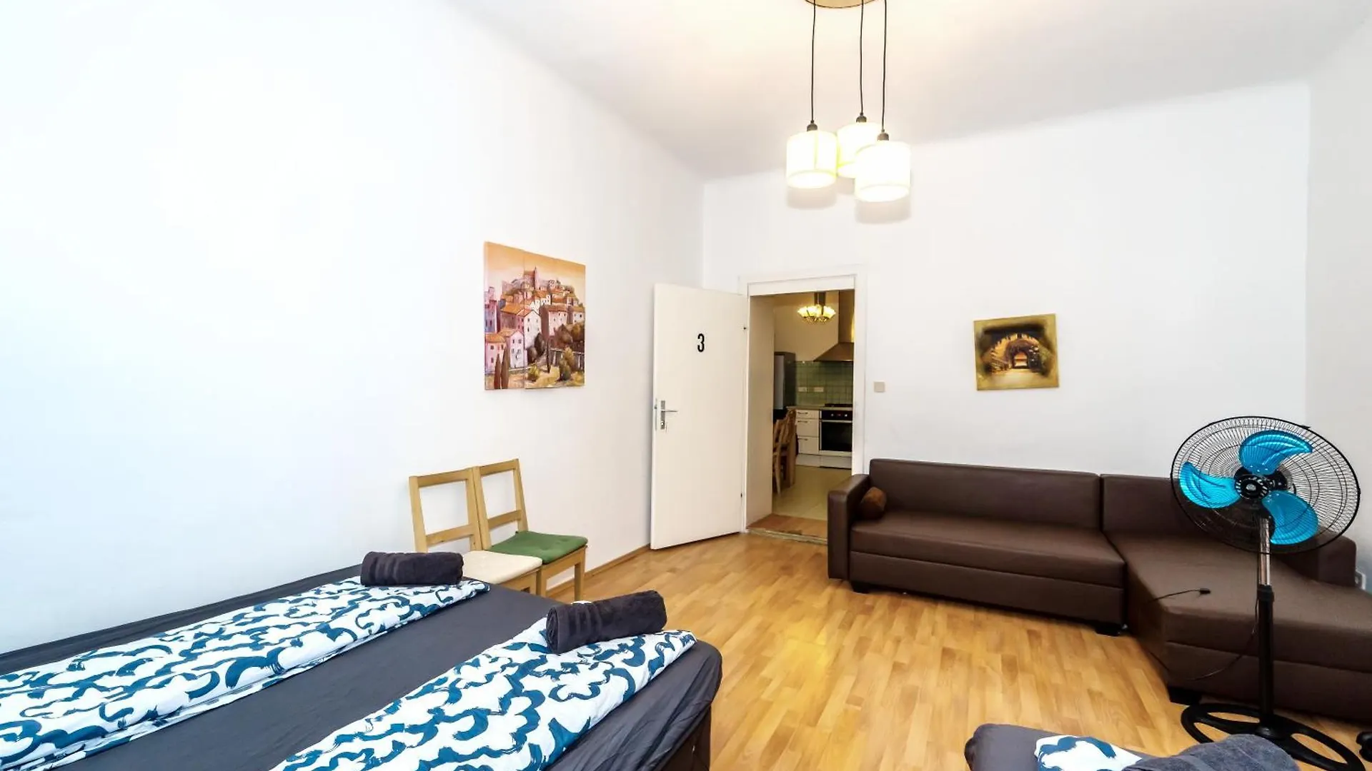Family Room - 7 Minutes To Schoenbrunn Palace Vienna 0*,  Austria